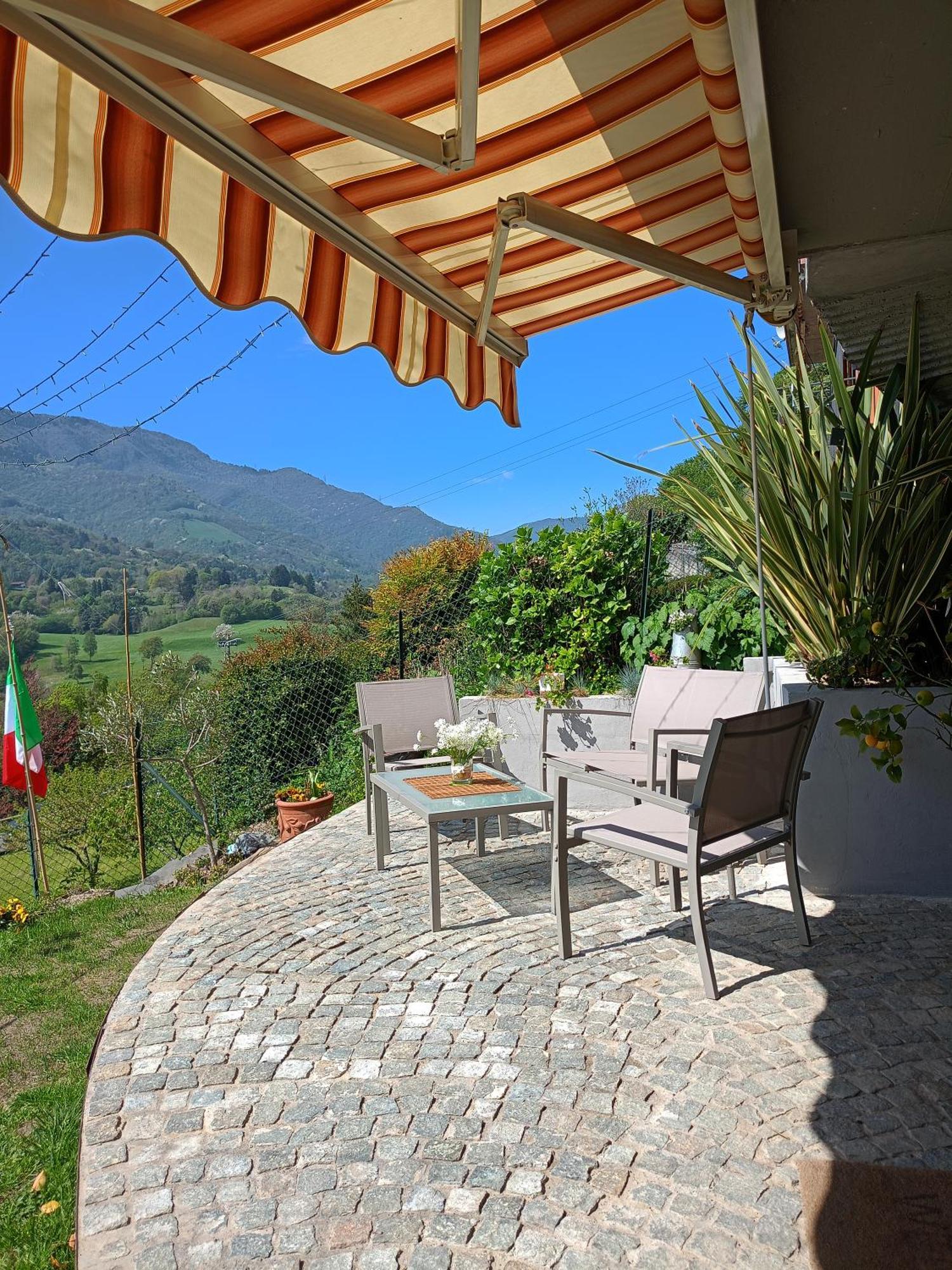 La Casa Di Emy Villa Solto Collina Exterior photo